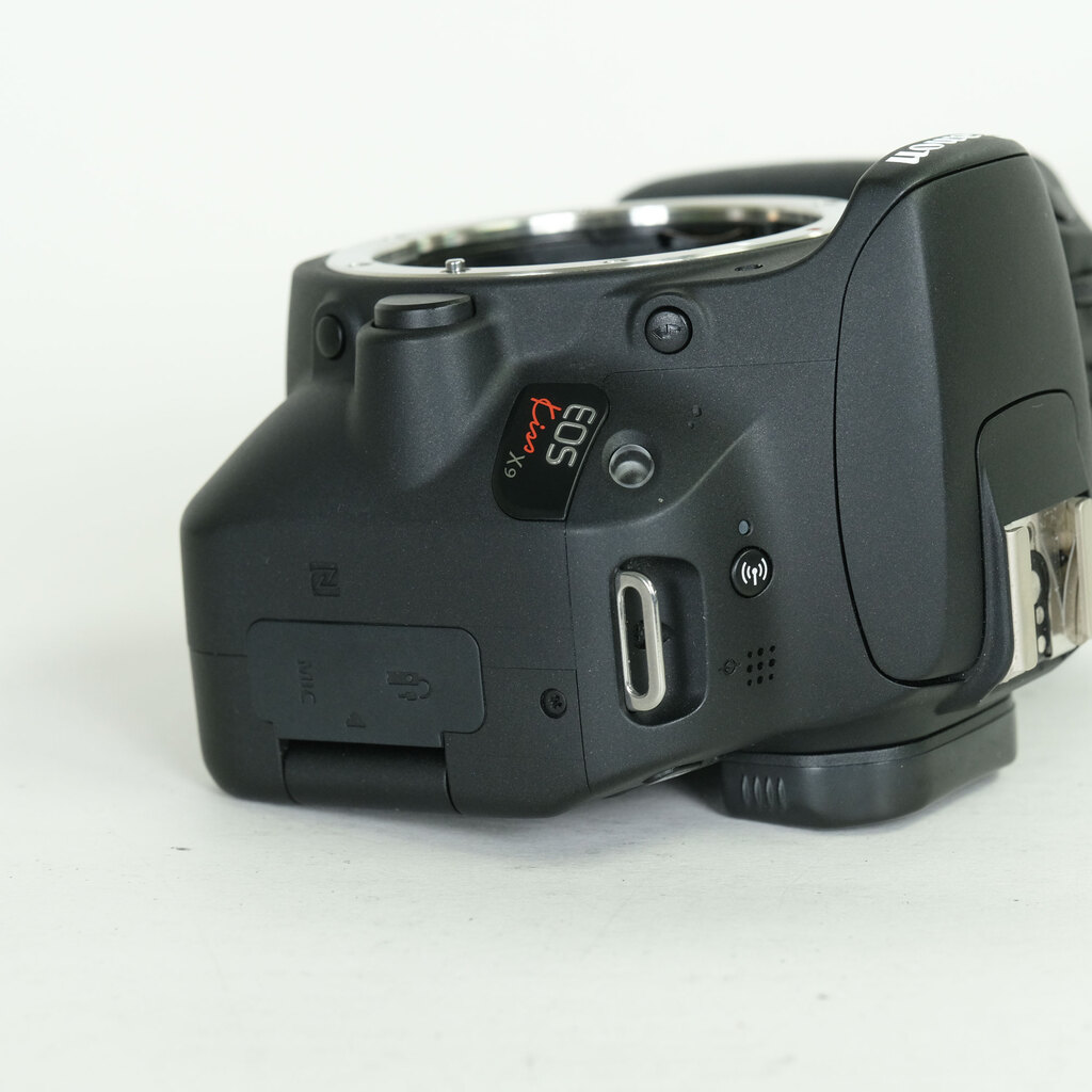 Canon EOS Kiss X9