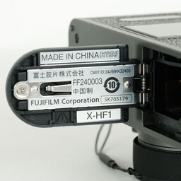 FUJIFILM X half X-HF1