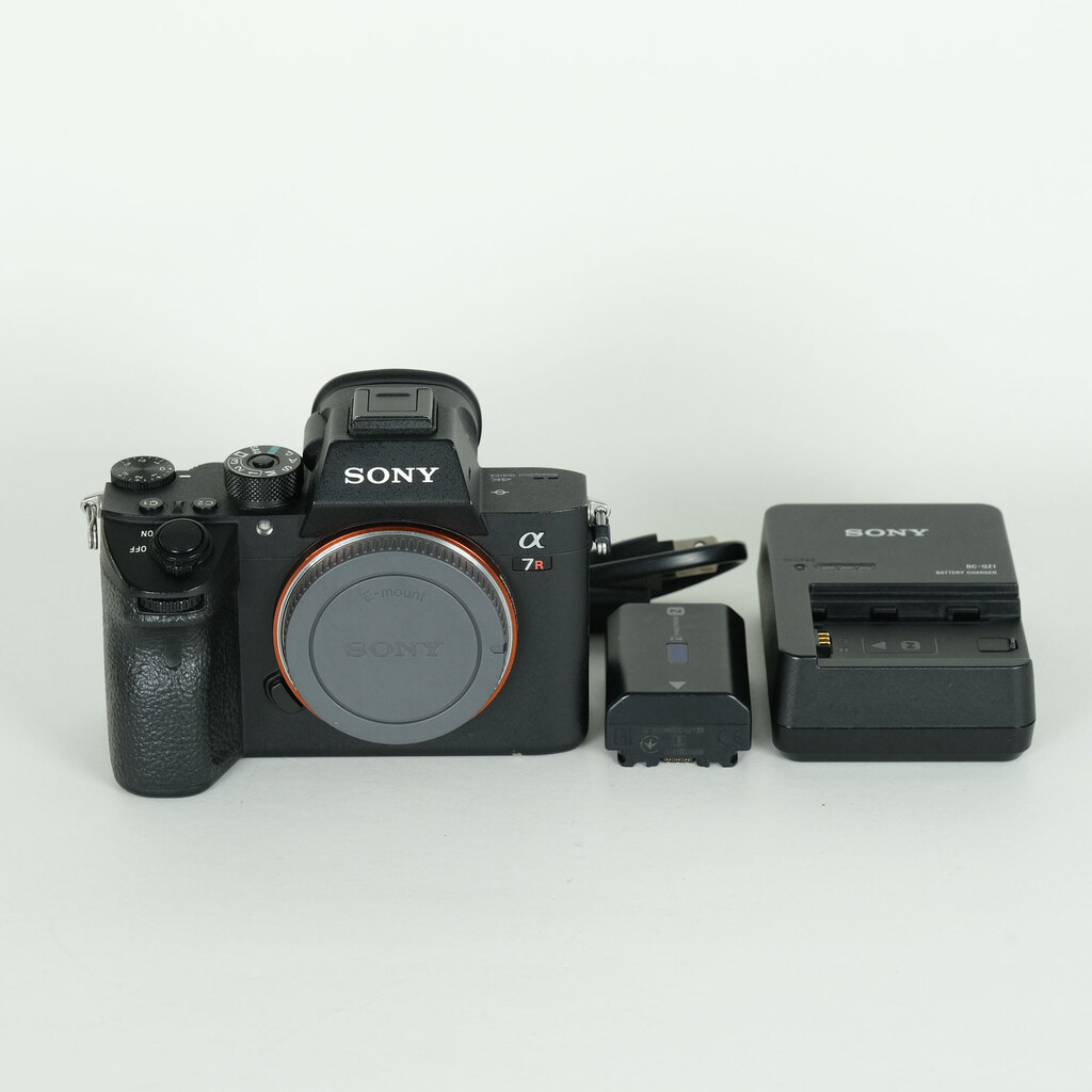 【24時間限定】SONY α7R III ILCE-7RM3 / SONY点検済 SONY α7R III（ILCE-7RM3）の出品 | ONE SCENE（ワンシーン）