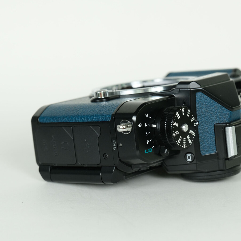 Nikon Z f プレミアムエクステリア張替済み