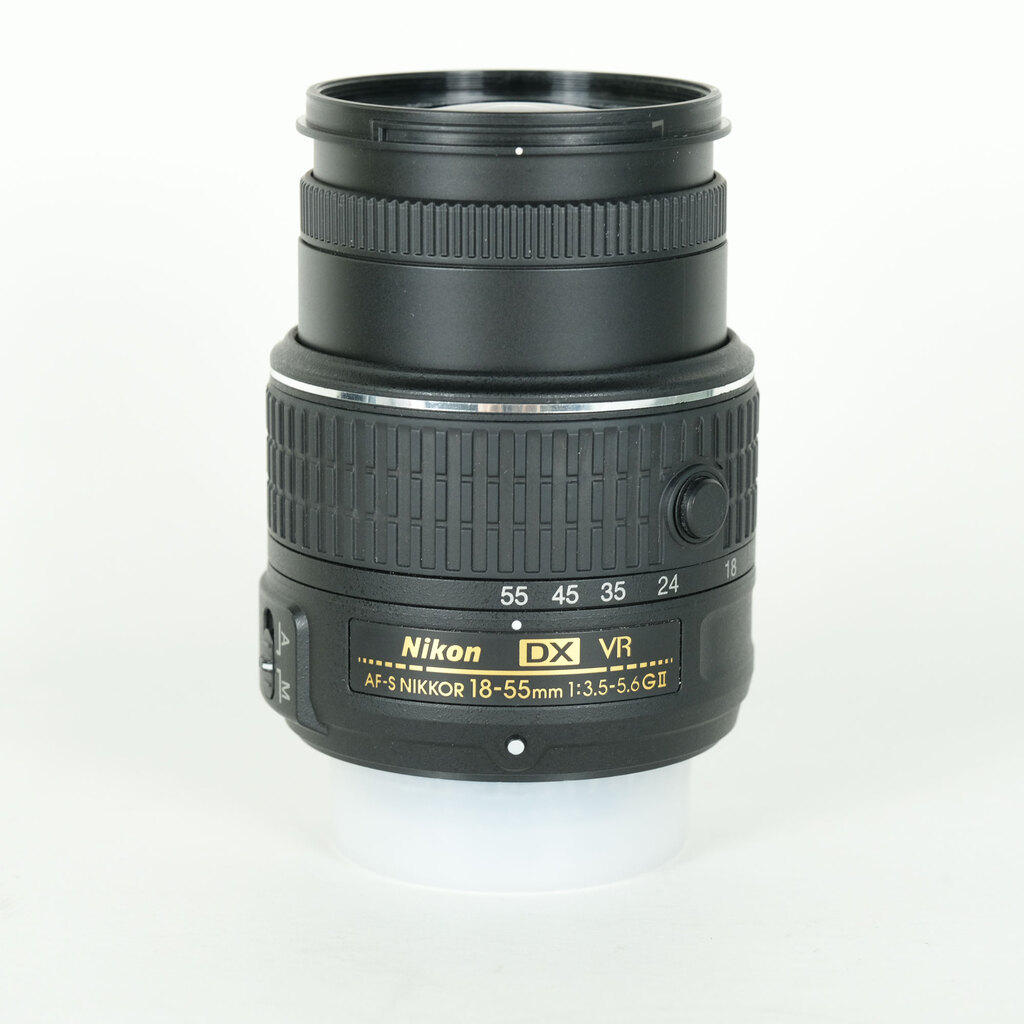 Nikon AF-S DX NIKKOR 18-55mm f3.5-5.6G VR II Nikon AF-S DX NIKKOR 18-55mm f3.5-5.6G VR II