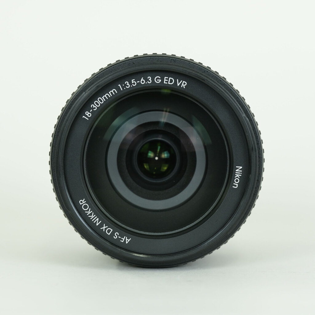 Nikon AF-S DX NIKKOR 18-300mm f/3.5-6.3G ED VR