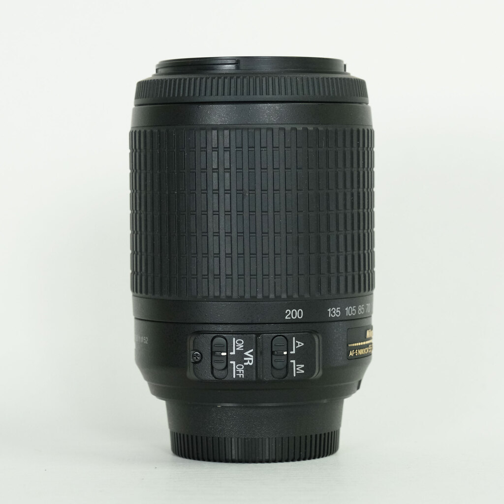Nikon AF-S DX VR Zoom-Nikkor 55-200mm F4-5.6G IF-ED Nikon AF-S DX VR Zoom-Nikkor 55-200mm F4-5.6G IF-ED