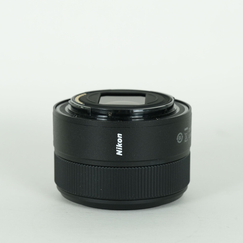 Nikon NIKKOR Z 40mm f/2 Nikon NIKKOR Z 40mm f/2