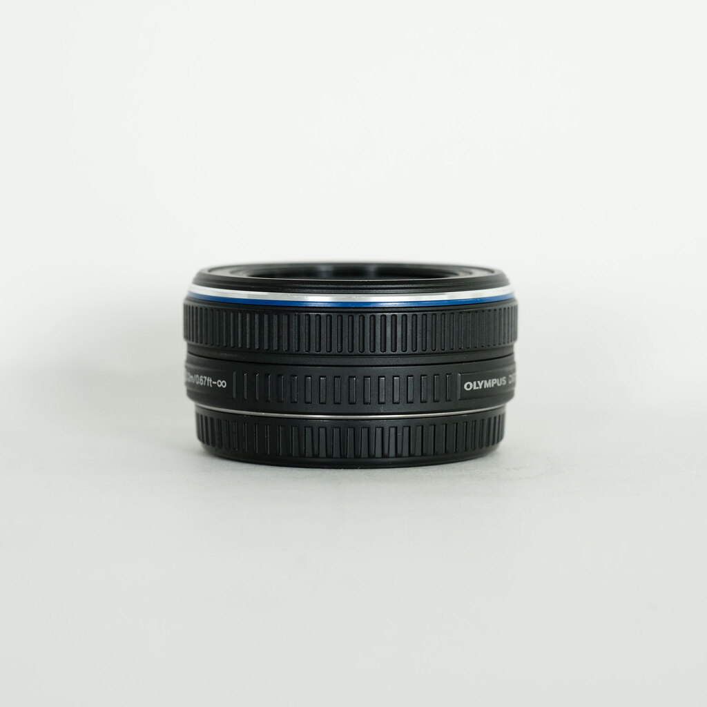 OLYMPUS M.ZUIKO DIGITAL 17mm F2.8 シルバー