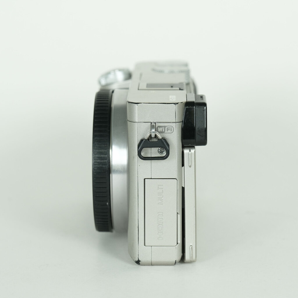 SONY α6000(ILCE-6000) SONY α6000(ILCE-6000)