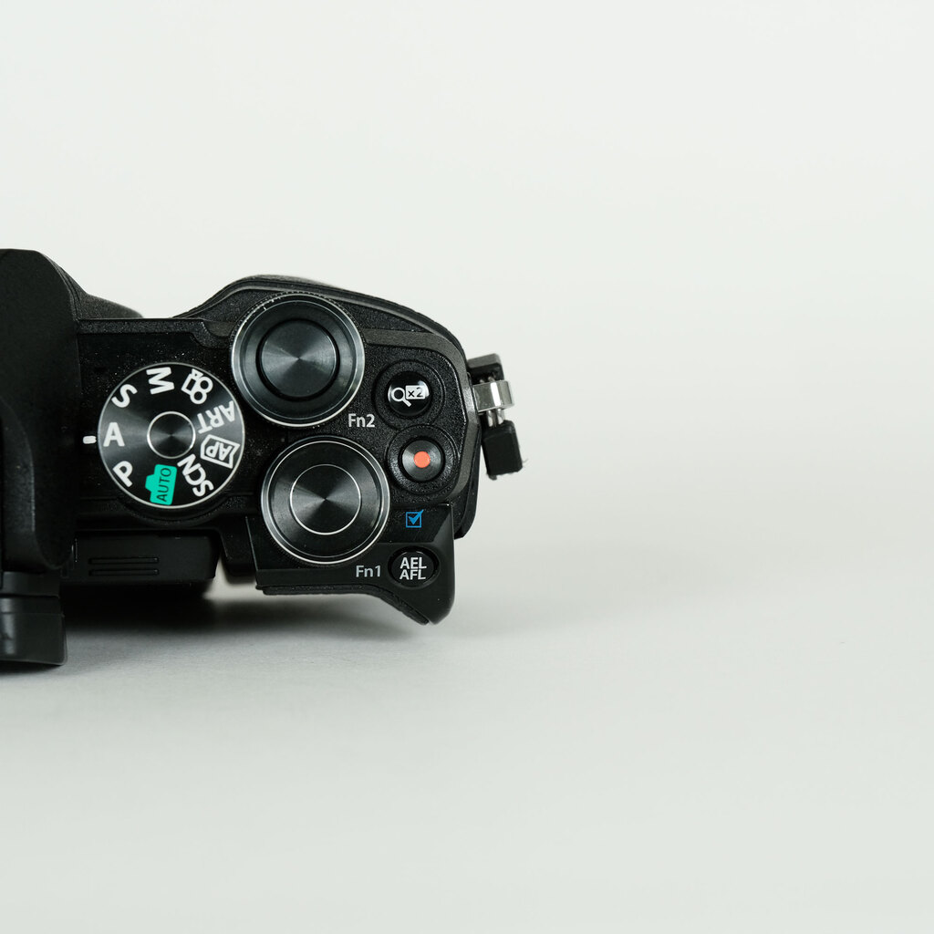 OLYMPUS OM-D E-M10 Mark III