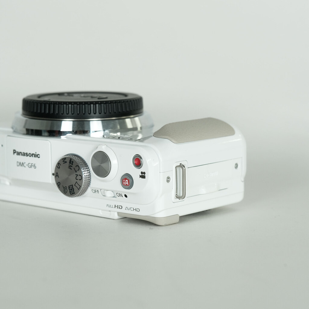 Panasonic LUMIX DMC-GF6-W ボディ ホワイト