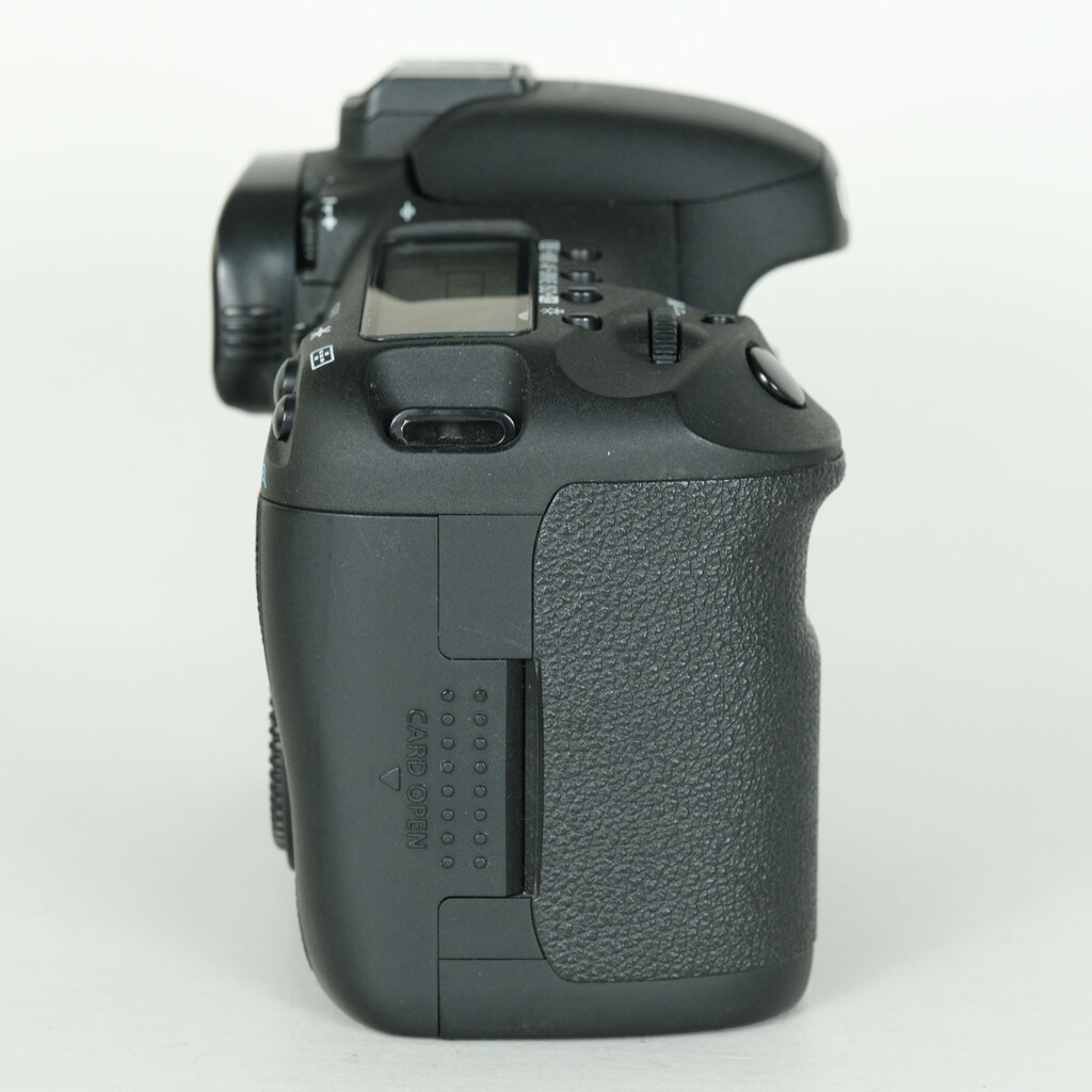 Canon EOS7D �{�f�B