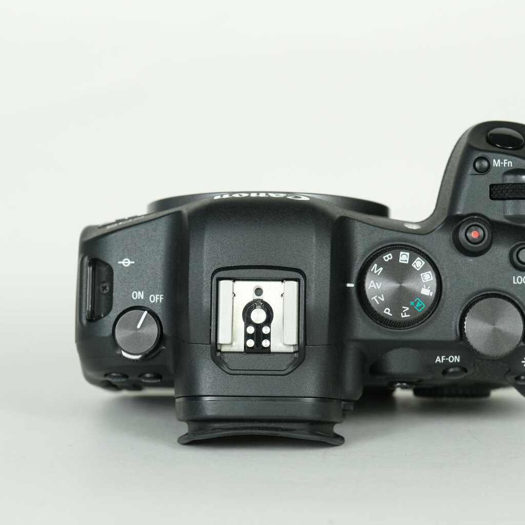 Canon EOS R6 Canon EOS R6
