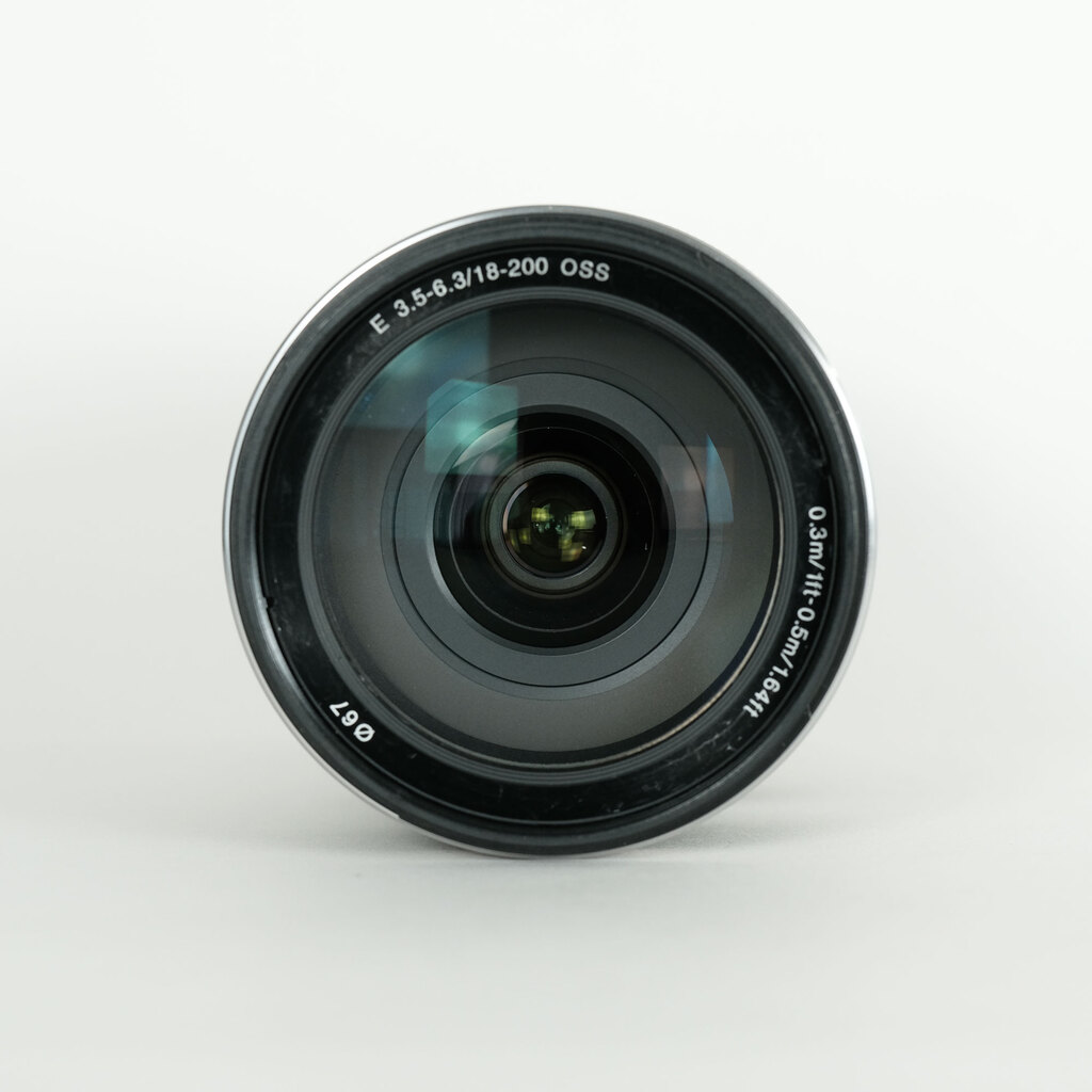 SONY E18-200mm F3.5-6.3 OSS SEL18200