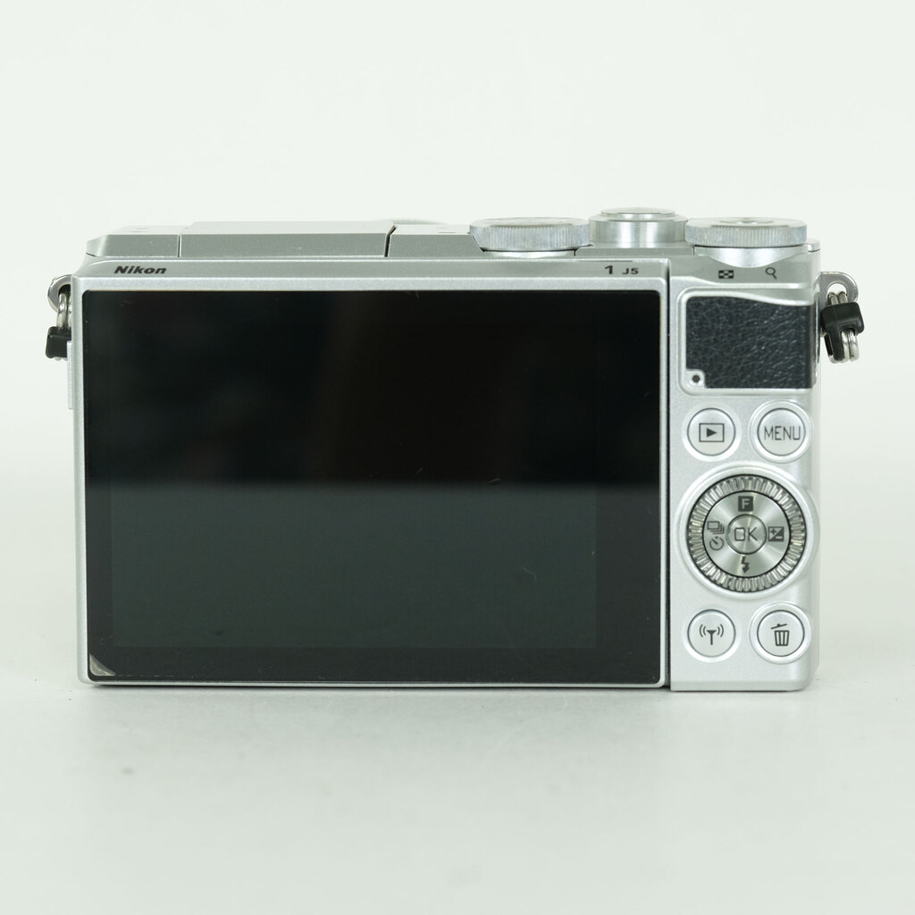 Nikon Nikon1 J5 標準パワーズームレンズキット シルバー Nikon Nikon1 J5 標準パワーズームレンズキット シルバー