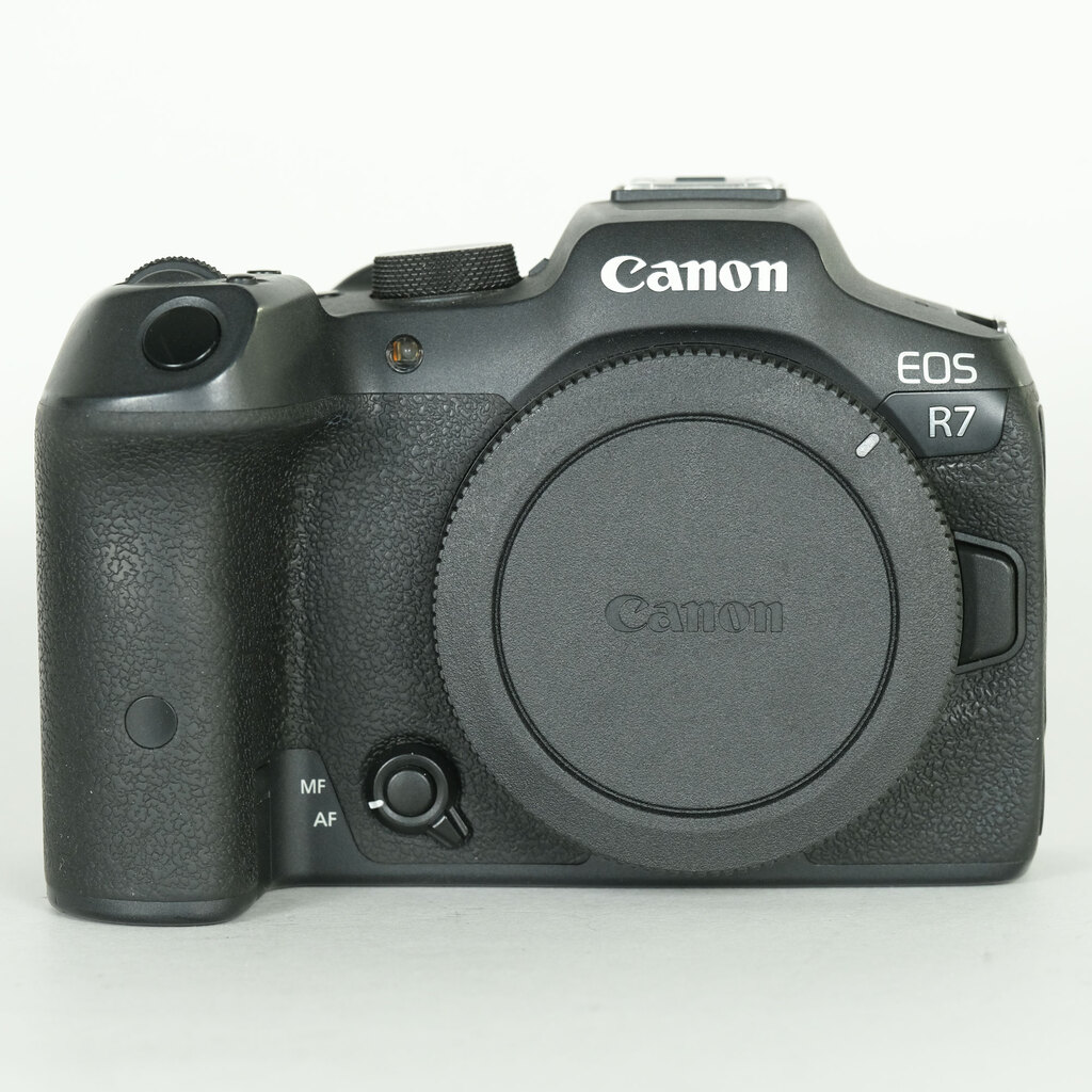 Canon EOS R7 Canon EOS R7