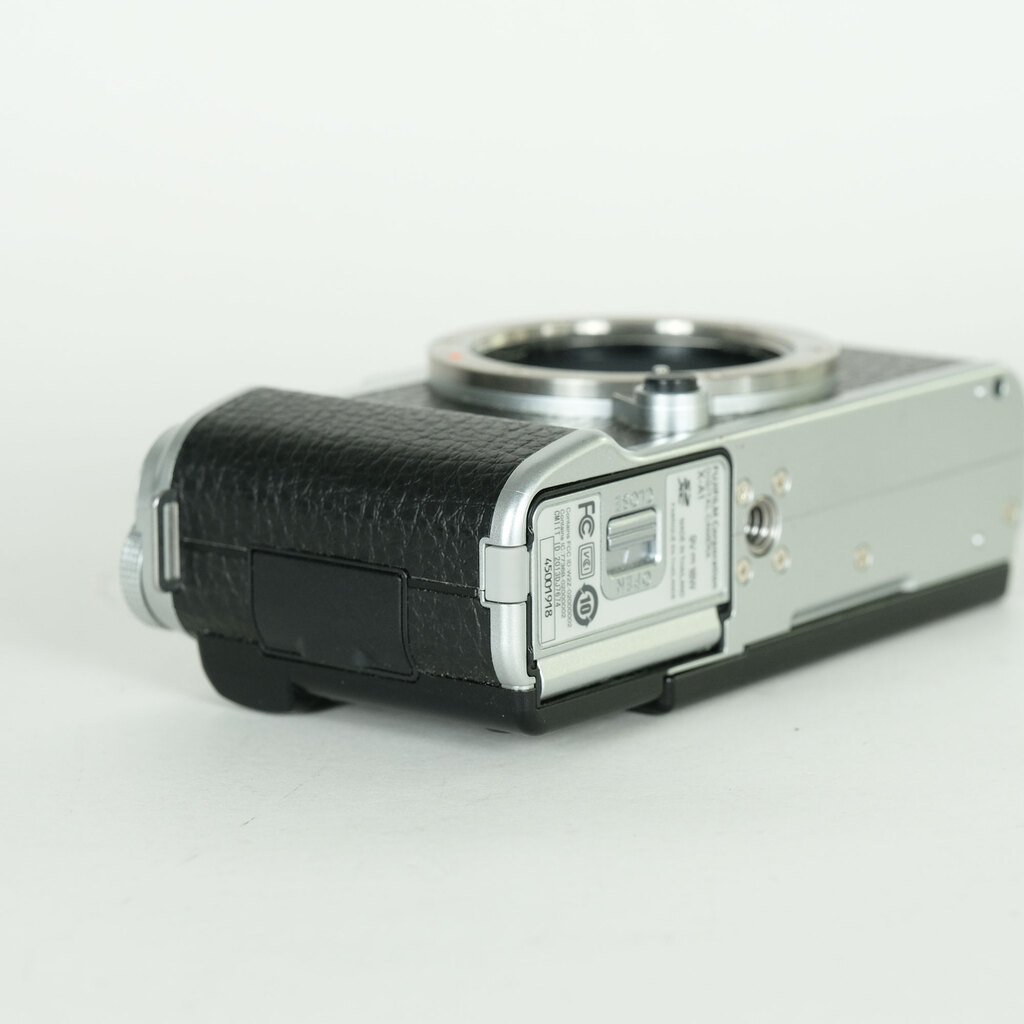 FUJIFILM X-A1 ボディ シルバー