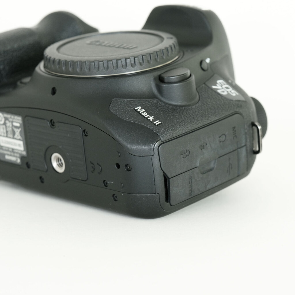 Canon EOS 7D Mark IIの出品 | ONE SCENE（ワンシーン）