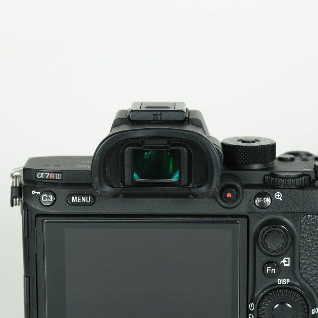 SONY α7R III（ILCE-7RM3）の出品 | ONE SCENE（ワンシーン）