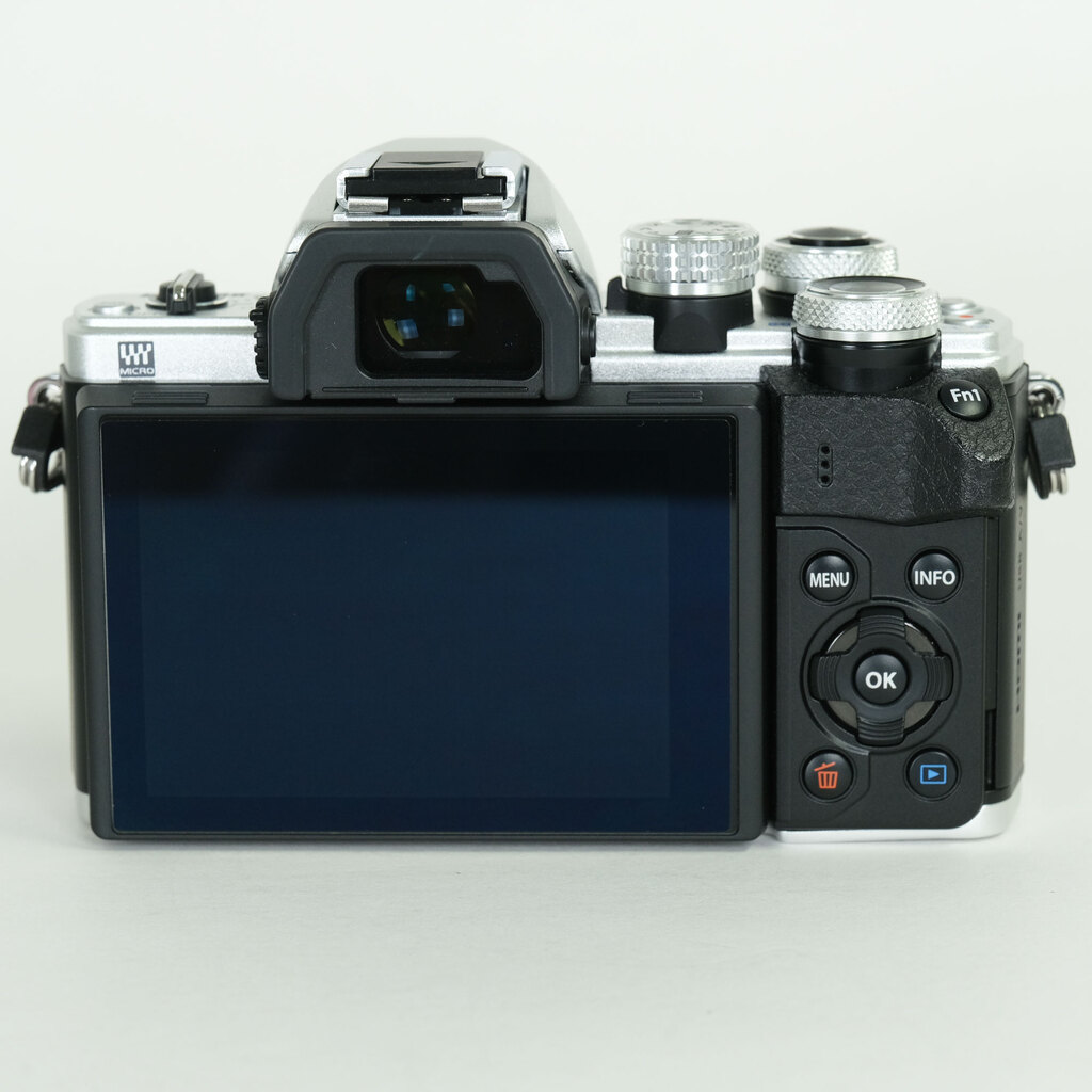 OLYMPUS OM-D E-M10 Mark II