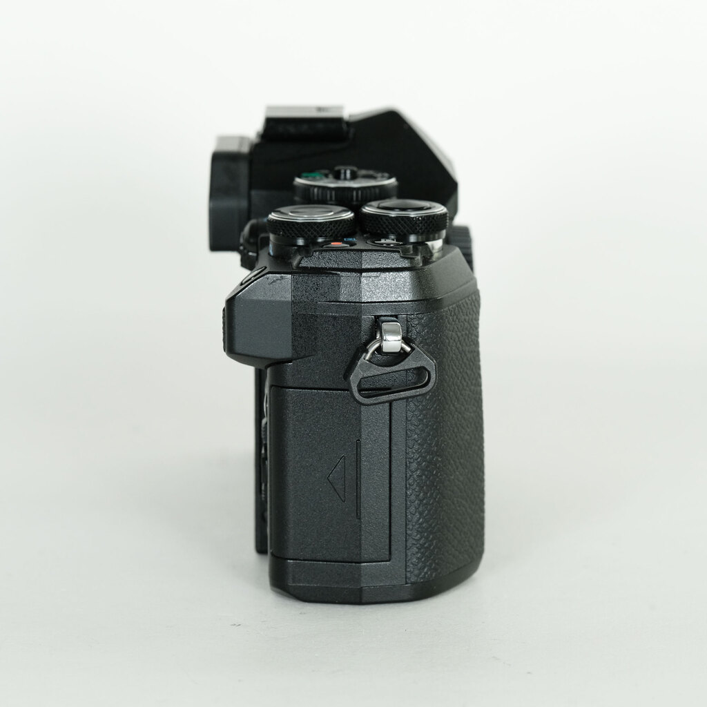 OLYMPUS OM-D E-M5 Mark III