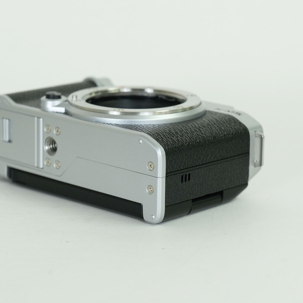 FUJIFILM X-M5