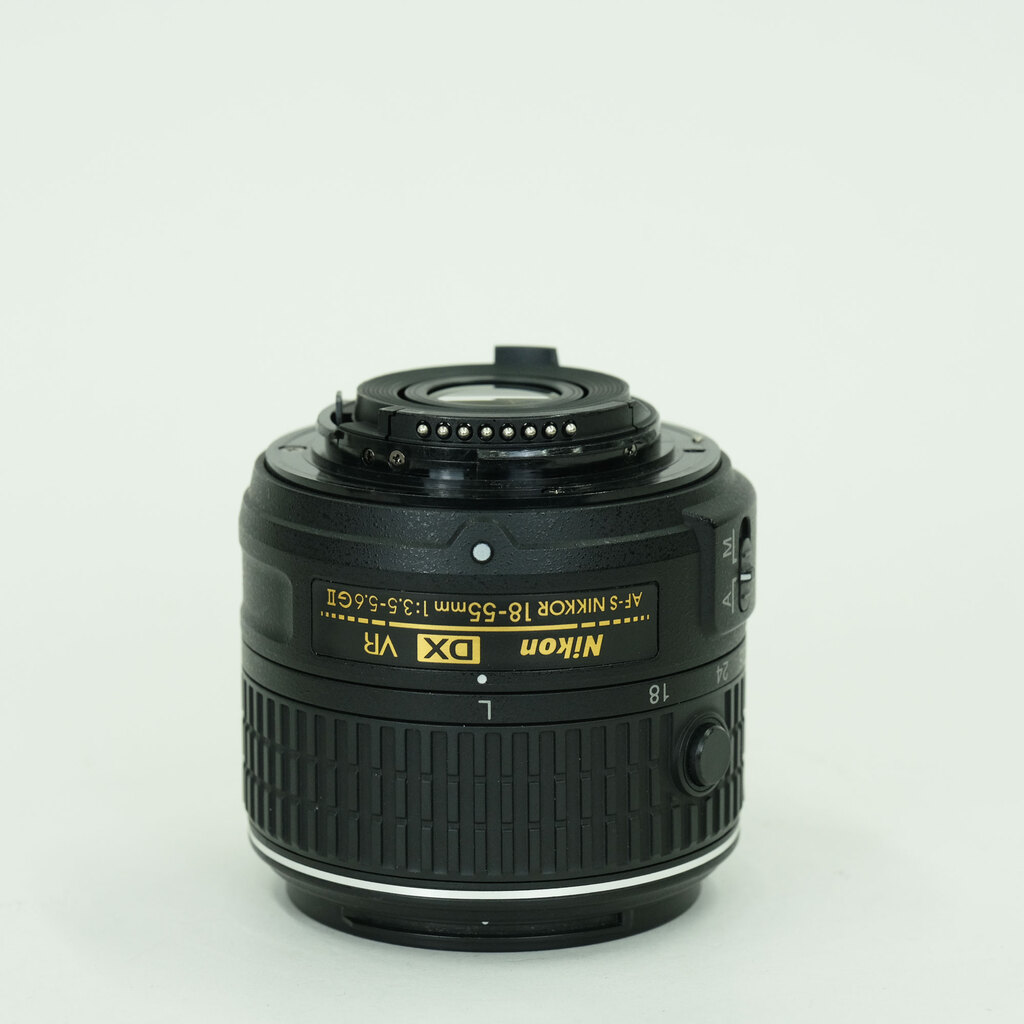Nikon AF-S DX NIKKOR 18-55mm f3.5-5.6G VR II Nikon AF-S DX NIKKOR 18-55mm f3.5-5.6G VR II