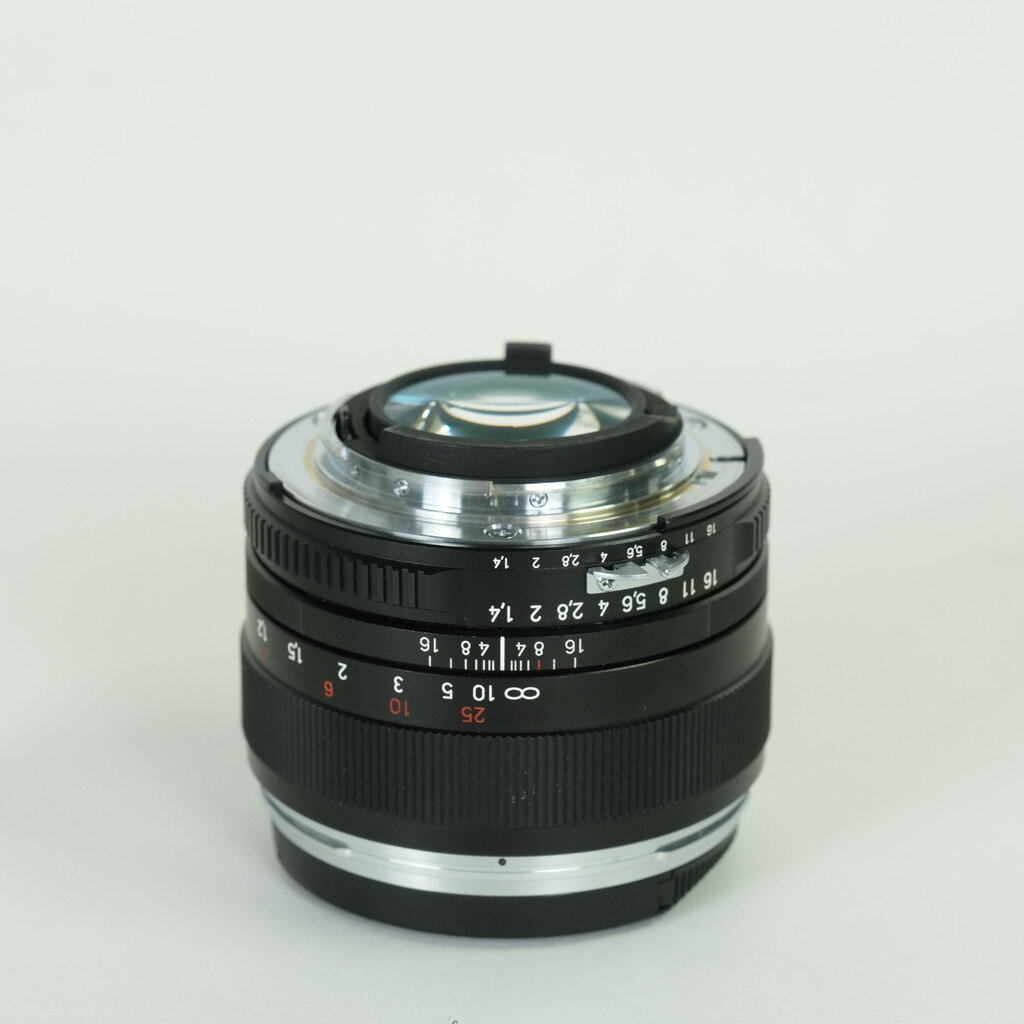 Carl Zeiss Planar T* 50mm F1.4 ZF [ニコンF用]