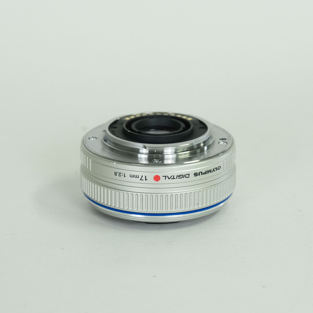OLYMPUS M.ZUIKO DIGITAL 17mm F2.8 シルバー