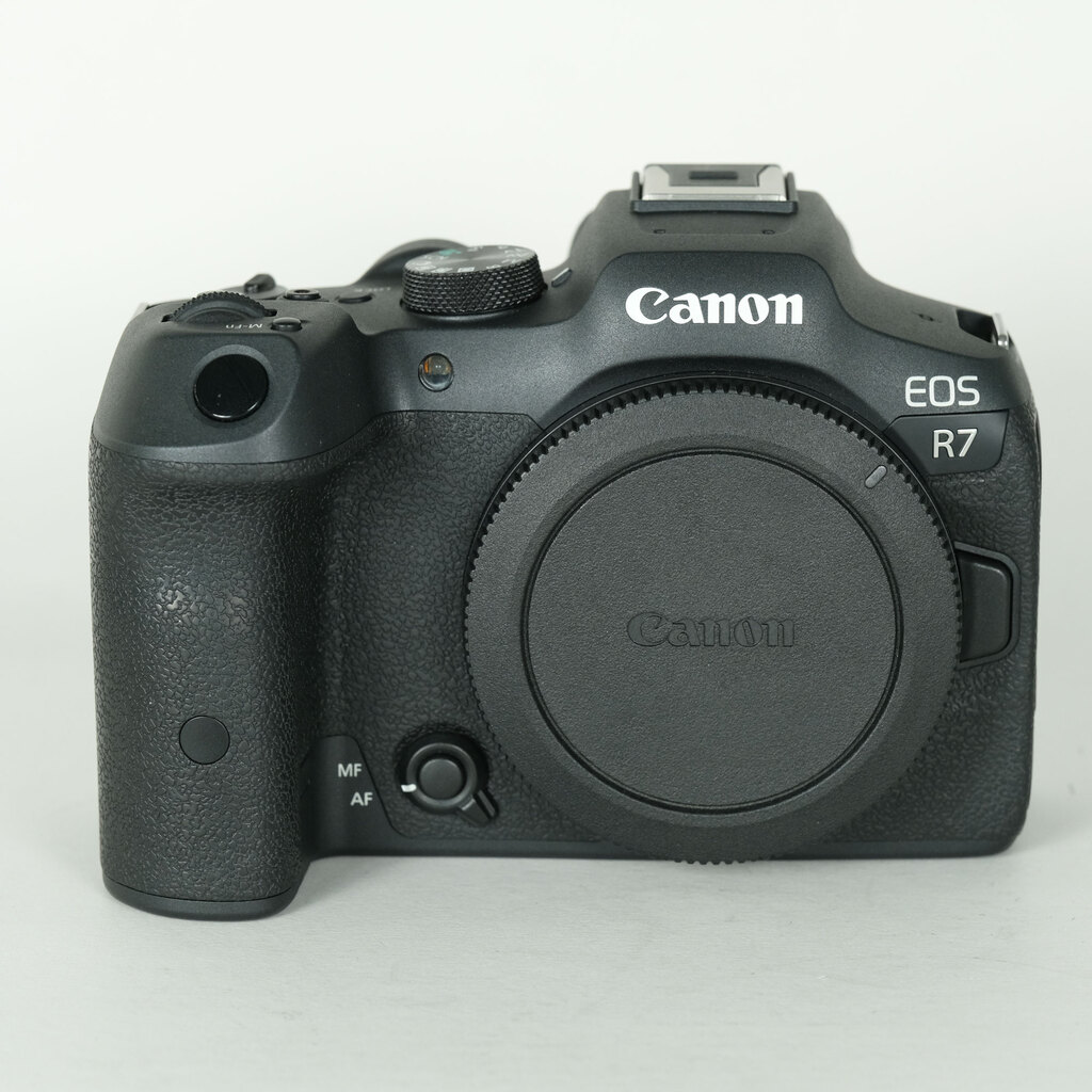 Canon EOS R7