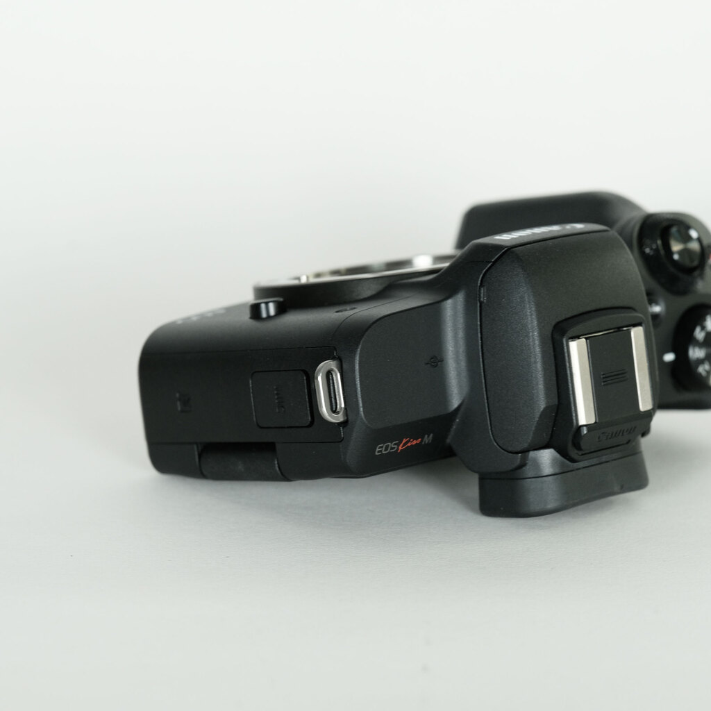 Canon EOS Kiss M