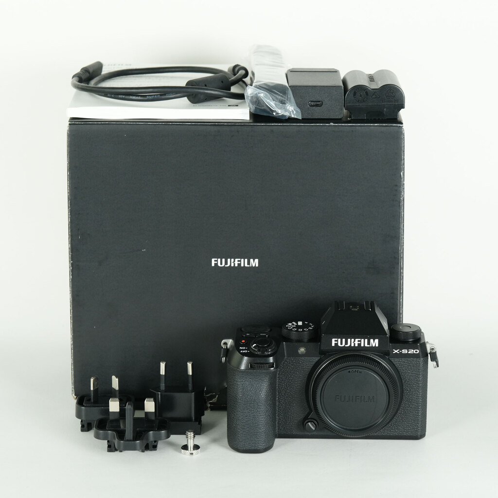 FUJIFILM X-S20