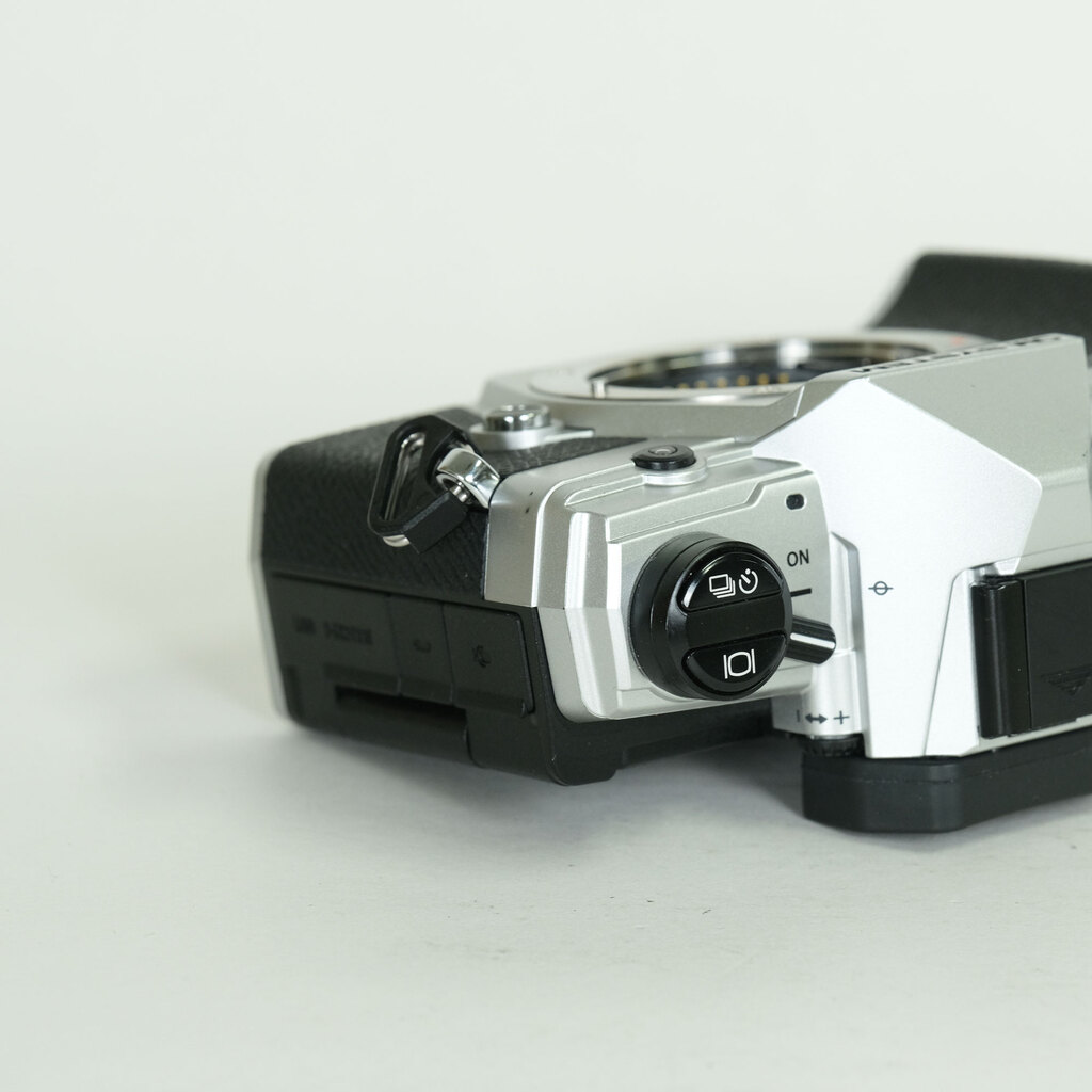 OM SYSTEM OM-5