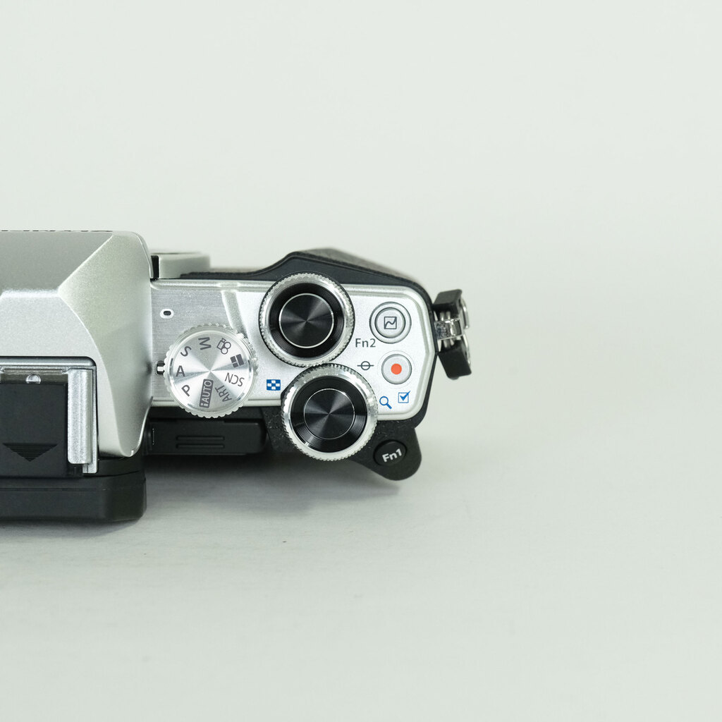 OLYMPUS OM-D E-M10 Mark II