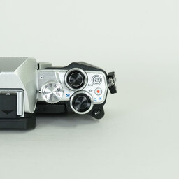 OLYMPUS OM-D E-M10 Mark II