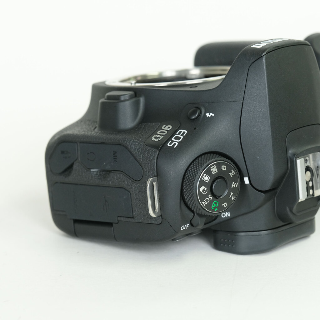 Canon EOS 90D