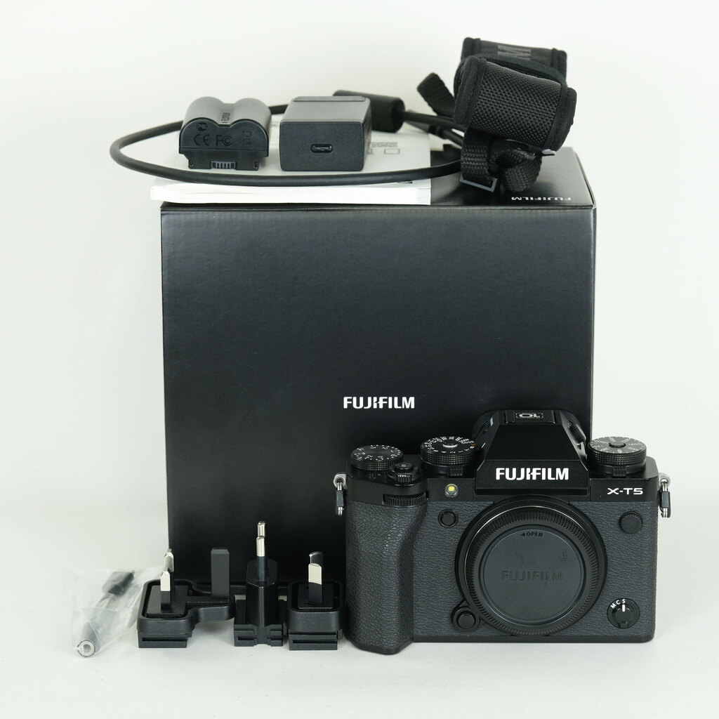 FUJIFILM X-T5