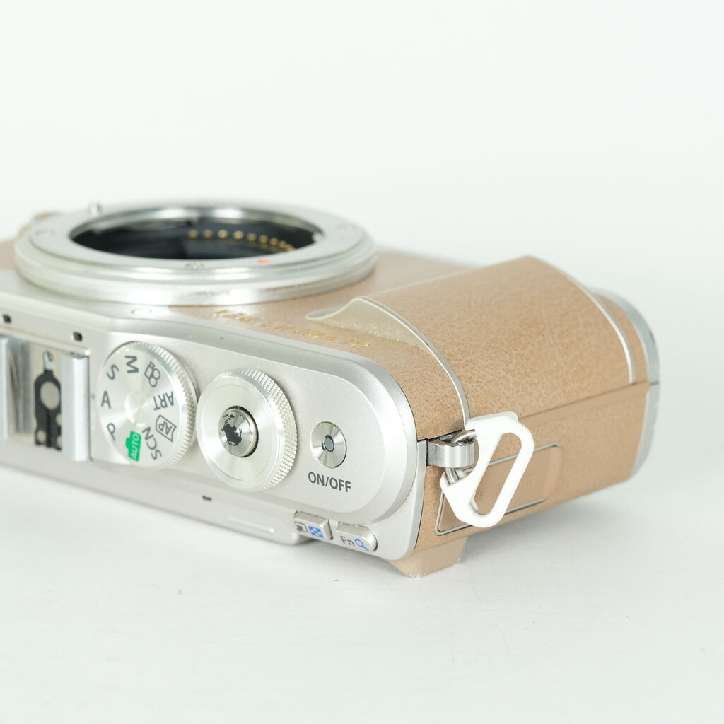 OLYMPUS PEN E-PL9