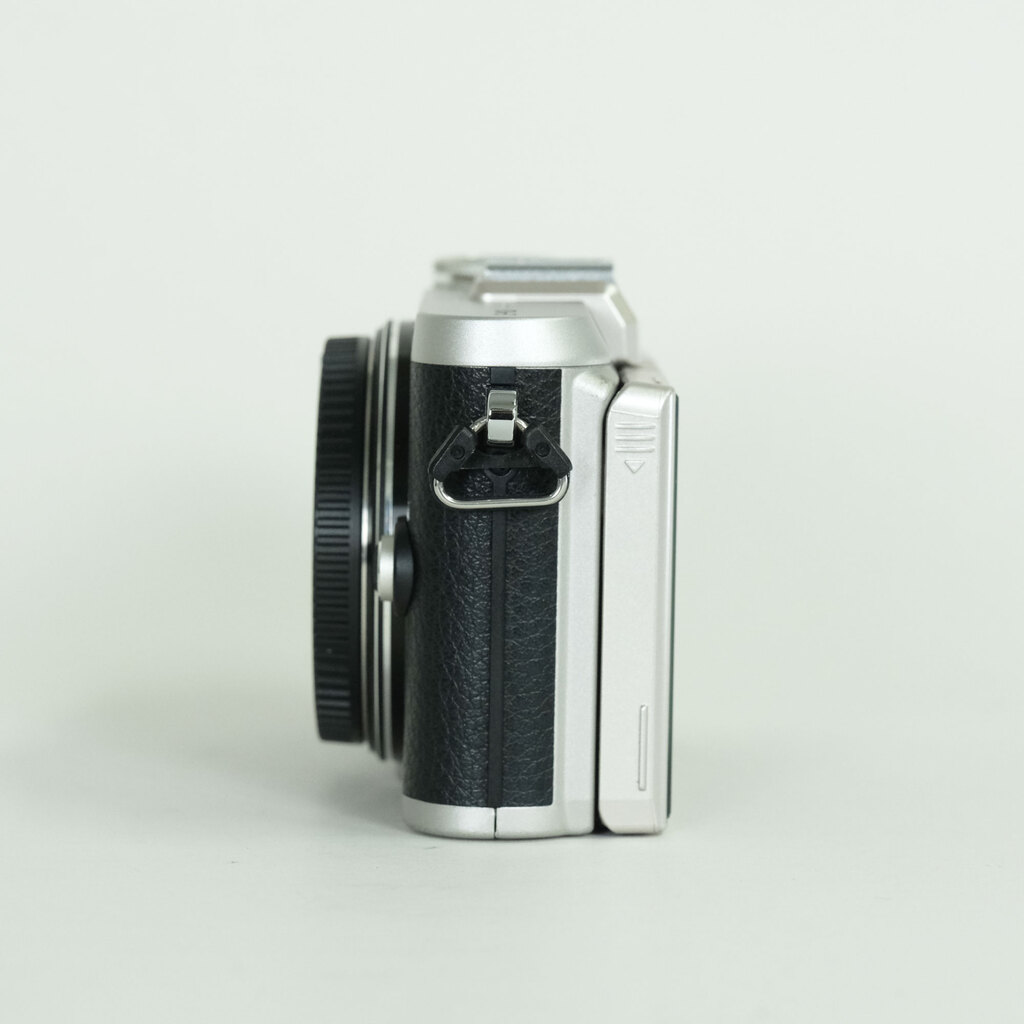 OLYMPUS PEN E-PL8