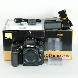 Nikon D7500