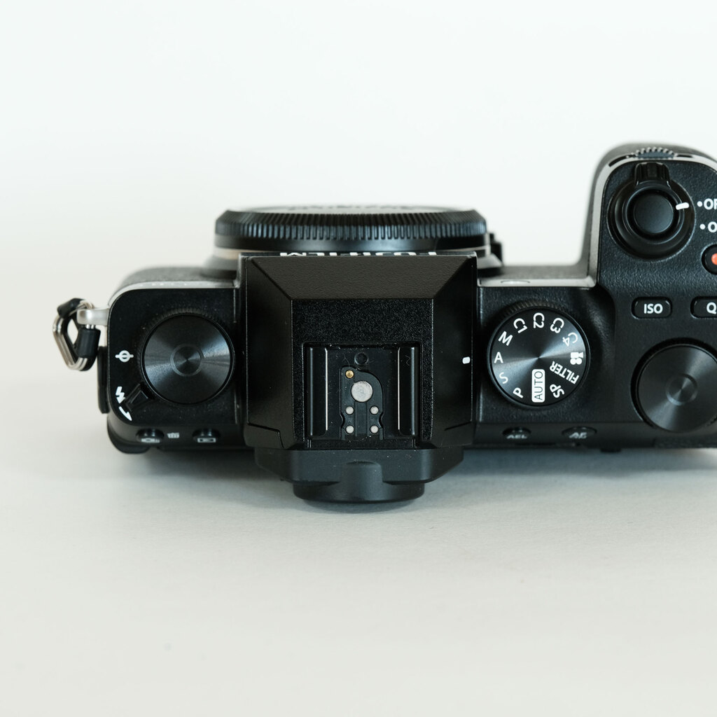 FUJIFILM X-S10