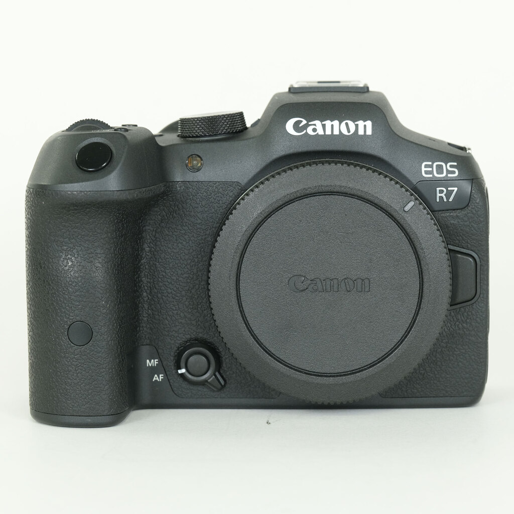 Canon EOS R7