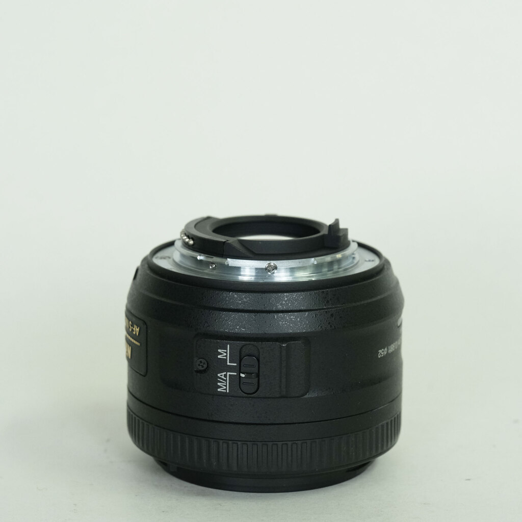 Nikon AF-S DX NIKKOR 35mm f/1.8G Nikon AF-S DX NIKKOR 35mm f/1.8G