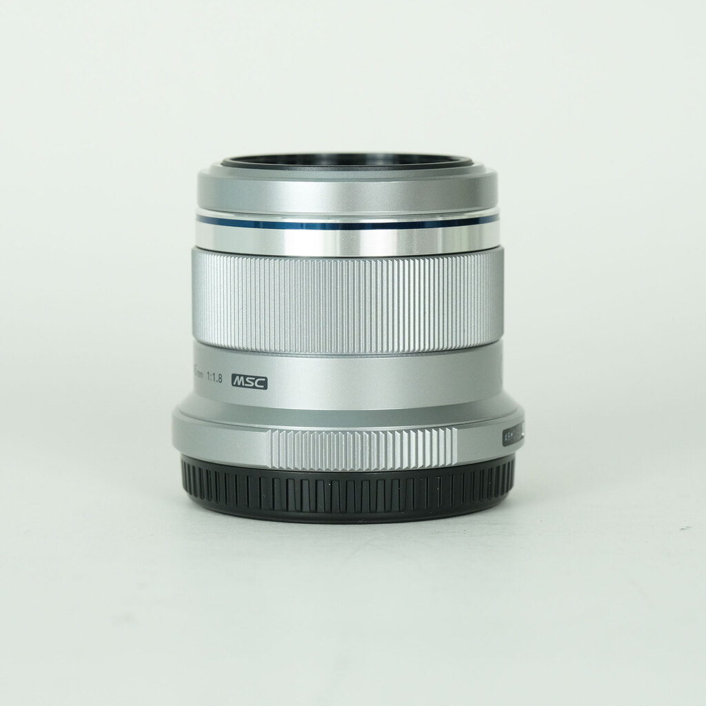 OLYMPUS M.ZUIKO DIGITAL 45mm F1.8の出品 | ONE SCENE（ワンシーン）