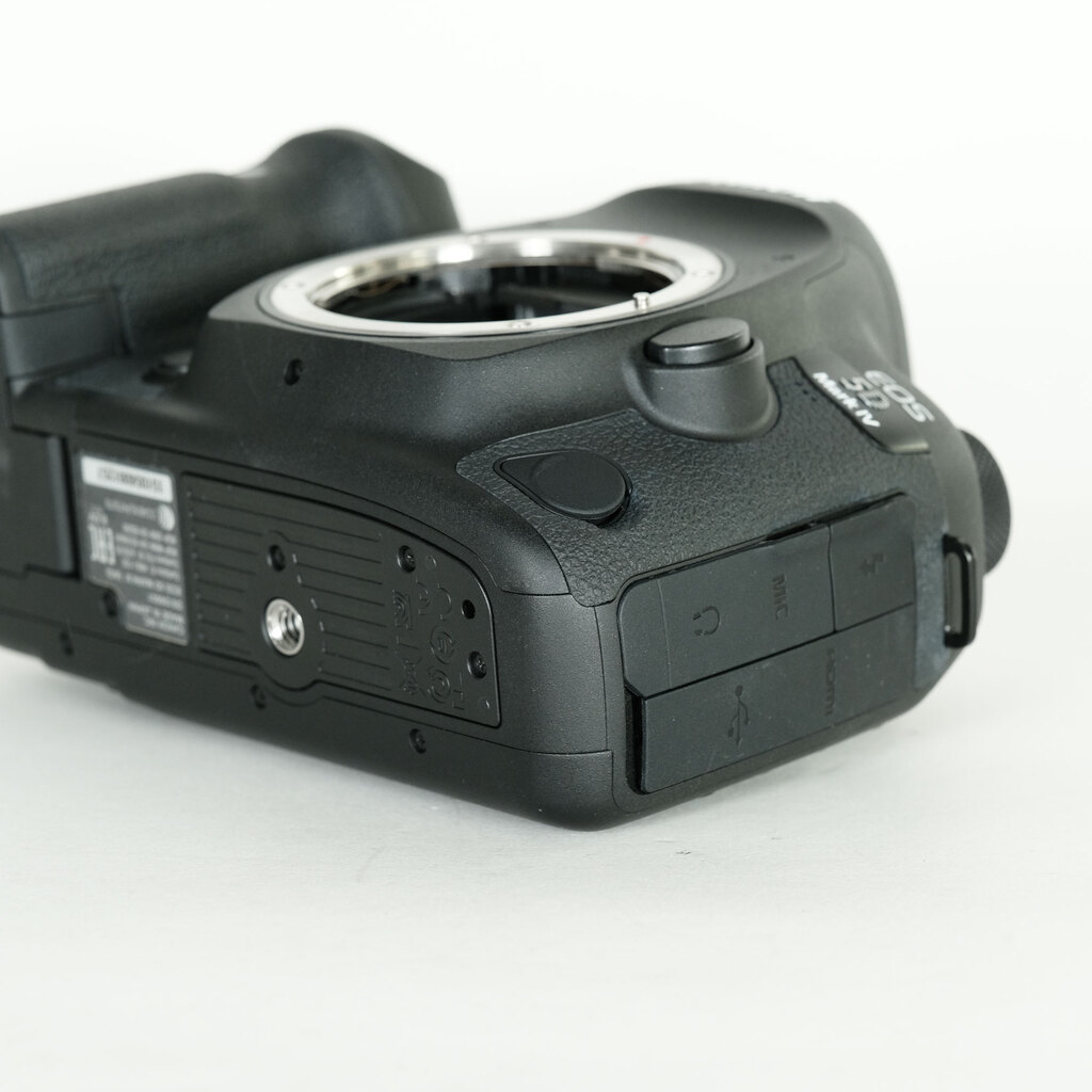 Canon EOS 5D Mark IV