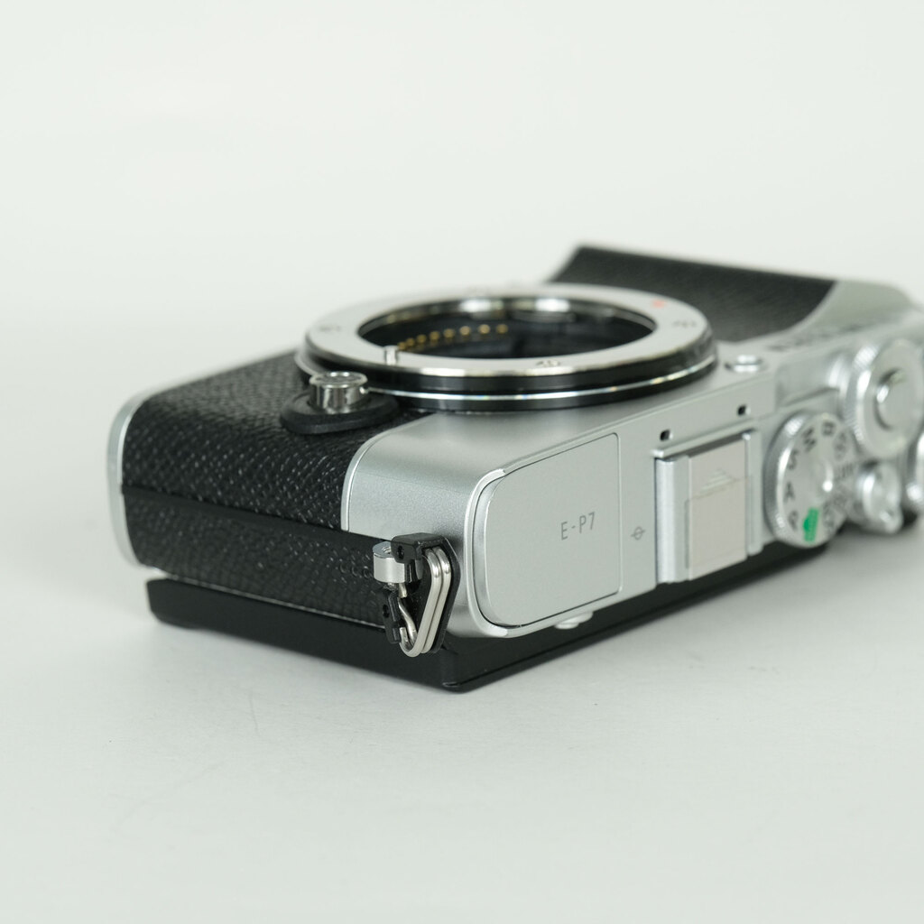 OLYMPUS PEN E-P7