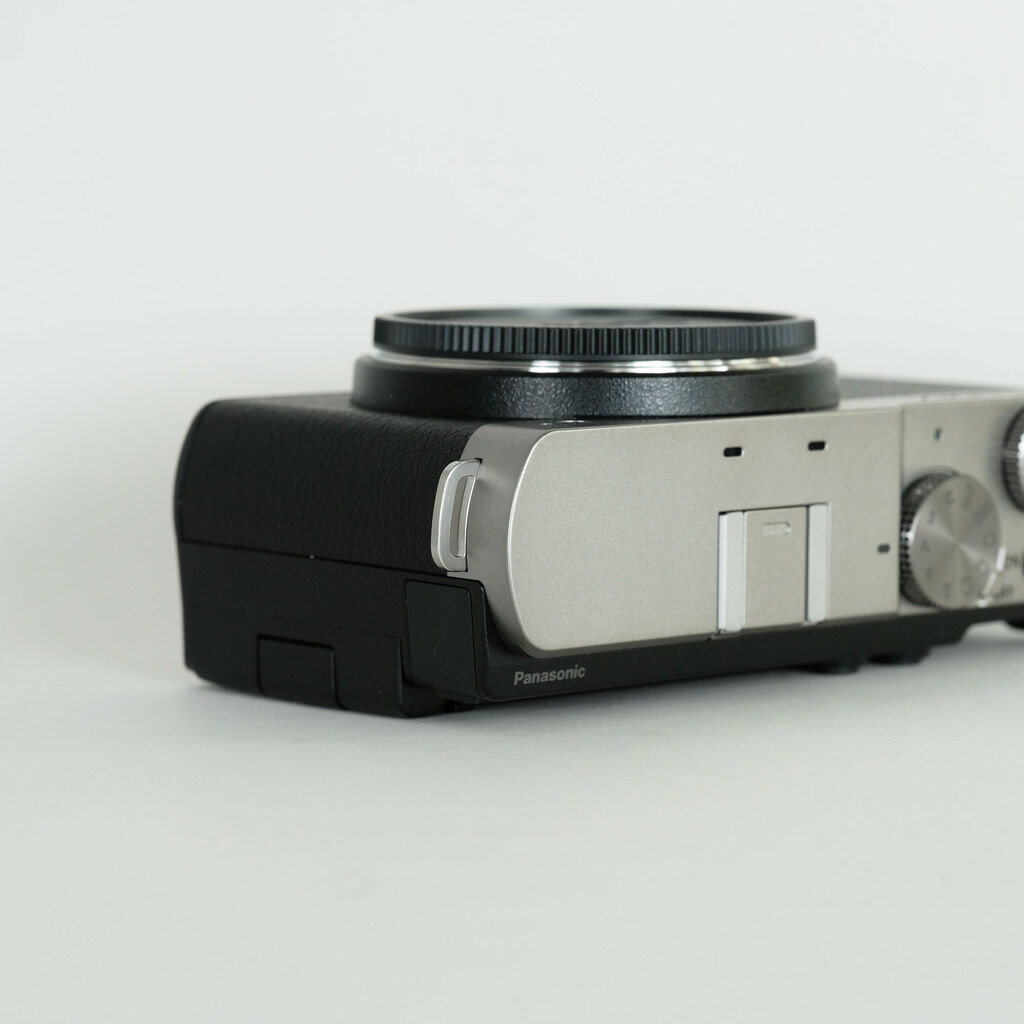 Panasonic LUMIX DC-S9