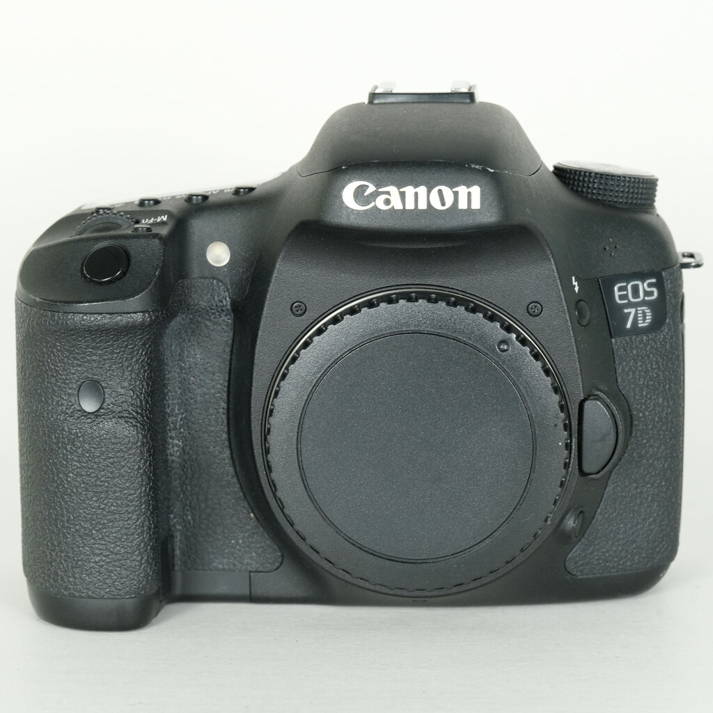 Canon EOS7D �{�f�B