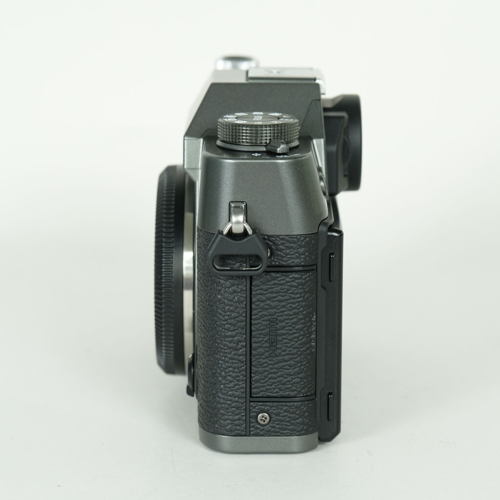 FUJIFILM X-T30 III [�{�f�B �`���R�[���V���o�[]