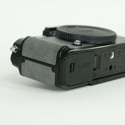 Nikon Z f プレミアムエクステリア張替済み