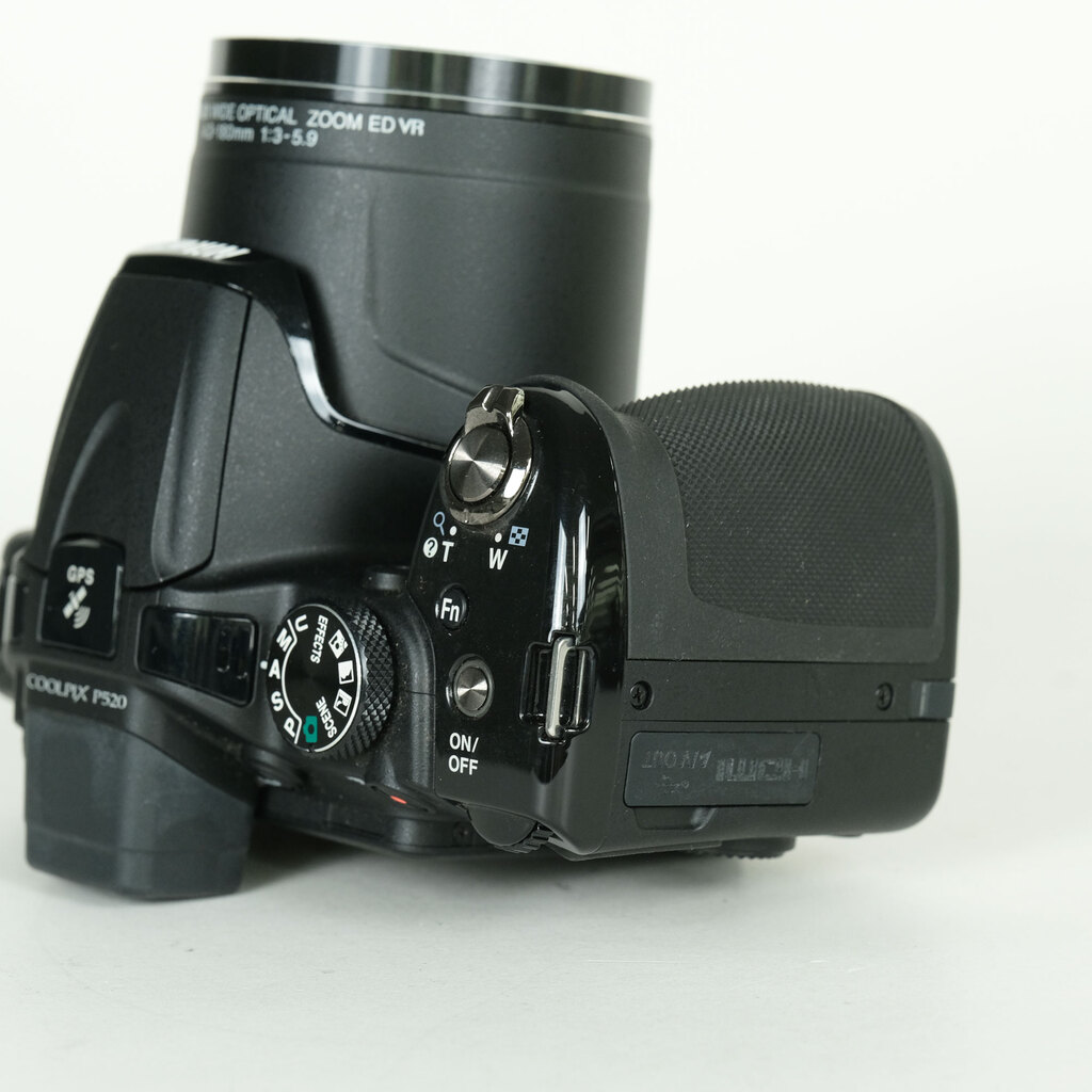 Nikon COOLPIX P520 BK ブラックの出品 | ONE SCENE（ワンシーン）