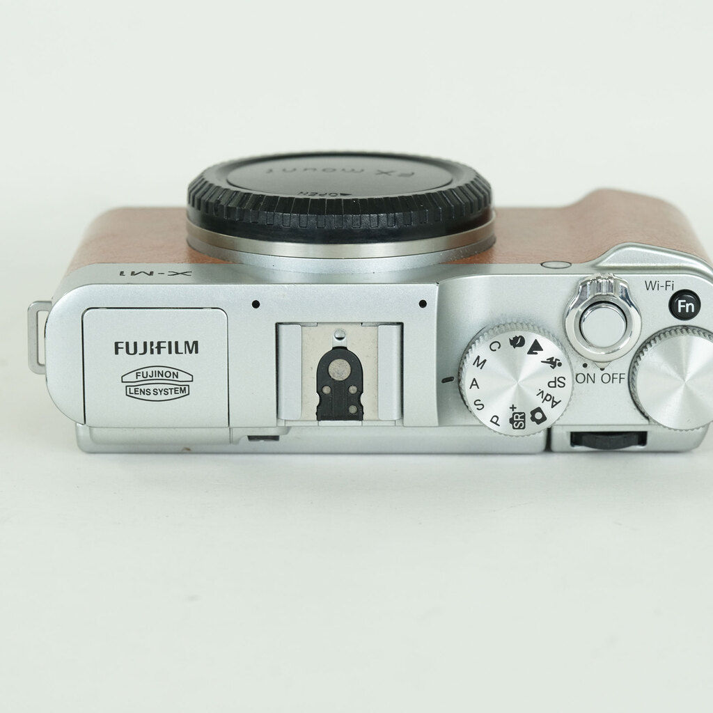 FUJIFILM X-M1 ボディ ブラウン FUJIFILM X-M1 ボディ ブラウン