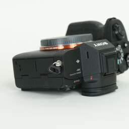 SONY α7RIV ボディ ILCE-7RM4A   【後期モデル 液晶下部にSONYロゴなし】